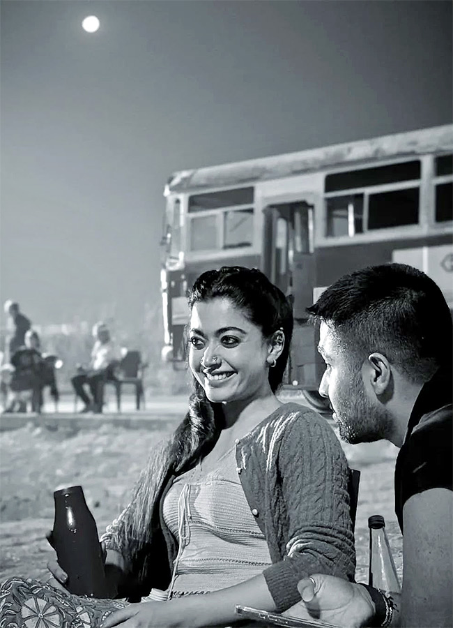 Actress_20Rashmika_20Mandanna_20At_20Thama_20Movie_20Working_20Stills_20HD__20_2813_29.jpg 13