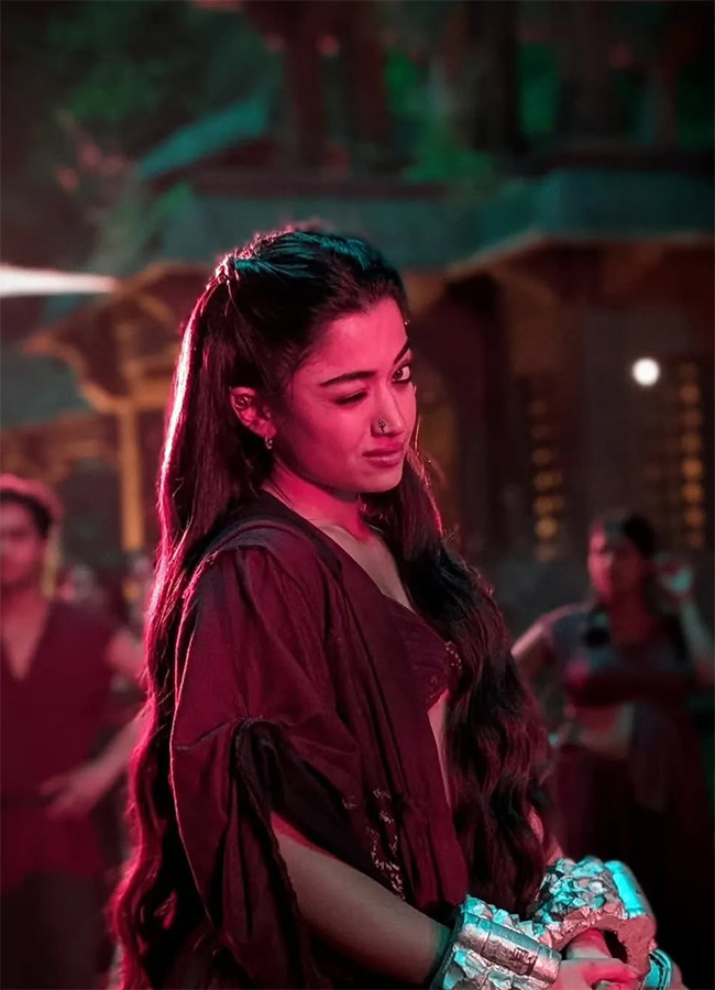 Actress_20Rashmika_20Mandanna_20At_20Thama_20Movie_20Working_20Stills_20HD__20_2814_29.jpg 14