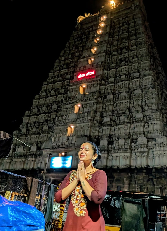 Komalee_20prasad11.jpg 12
