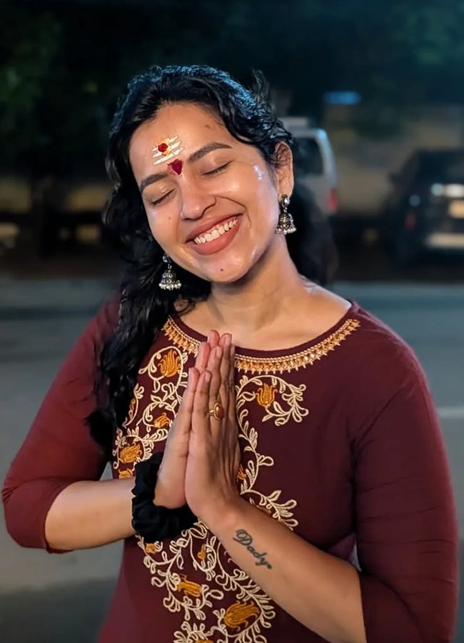 Komalee_20prasad2.jpg 3