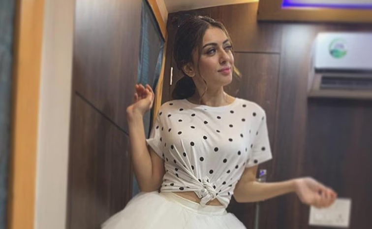 hansika.jpg
