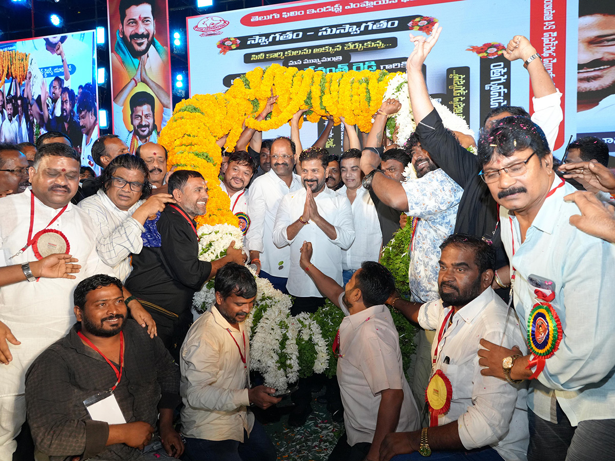 CM_20Revanth_20Reddy_20Sensational_20Comments_20Cine_20Workers_20Meeting_20at_20Yousufguda__20_2810_29.jpg 10