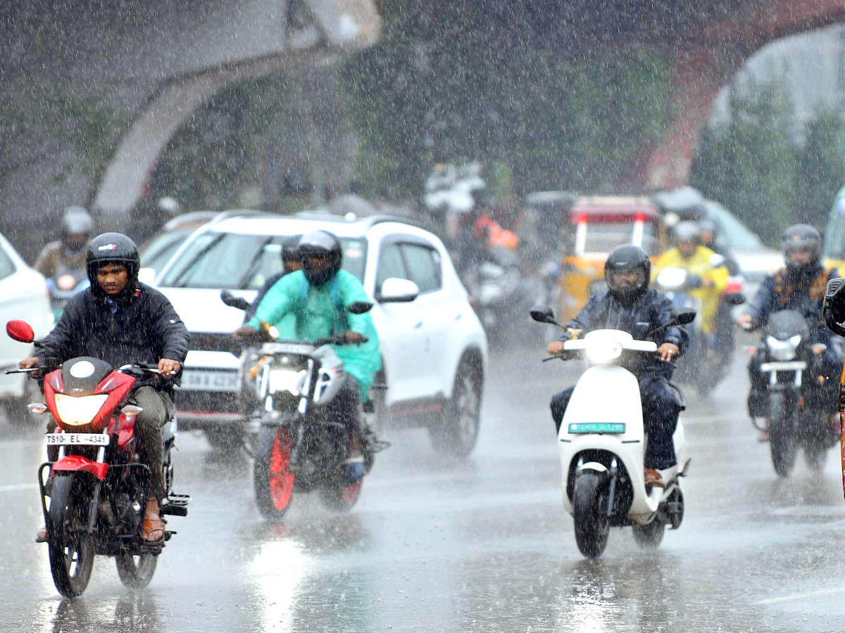 Hyderabad_20Heavy_20Rain_20lashes_20in_20Various_20places_20of_20City_20Photos_20_284_29.jpg 6