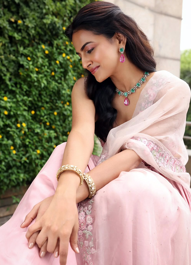 Shradda_20Srinath9.jpg 10