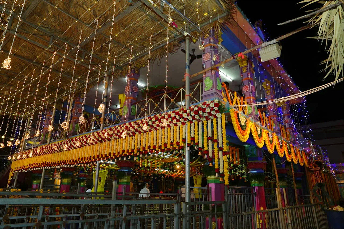 Somaramam-Sri-Someswara-swamy-Temple-in-Bhimavaram_-_287_29.jpg 16