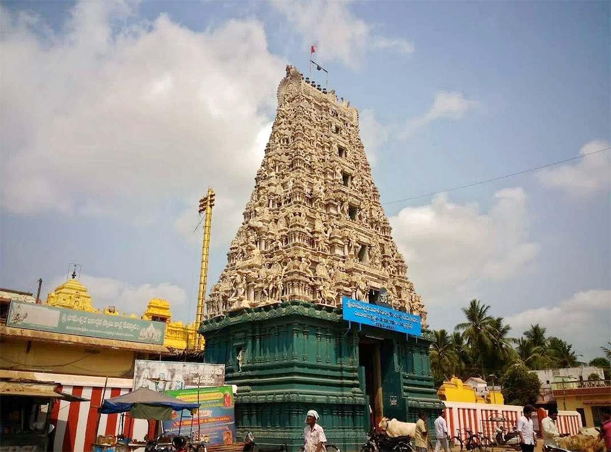 Somaramam_20Sri_20Someswara_20swamy_20Temple_20in_20Bhimavaram__20_2822_29.jpg 22
