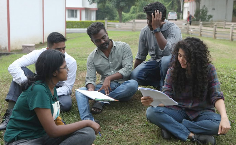 Actress_20Sai_20Pallavi_20Amaran_20Movie_20Memories_20Photos_20_2811_29.jpg 12