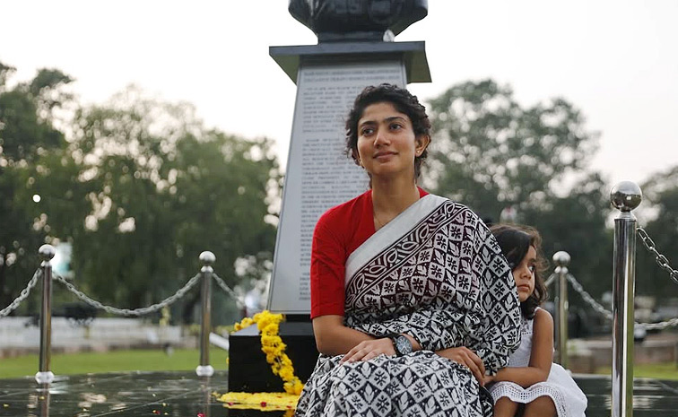 Actress_20Sai_20Pallavi_20Amaran_20Movie_20Memories_20Photos_20_2813_29.jpg 14