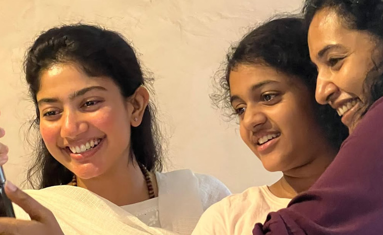 Actress_20Sai_20Pallavi_20Amaran_20Movie_20Memories_20Photos_20_282_29.jpg 3