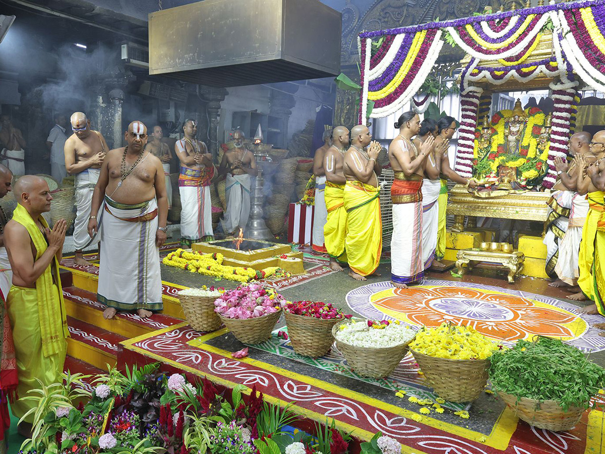 Devotional_20_20Pushpa_20Yagam_20Mahotsavam_20in_20Tirumala__20_282_29.jpg 2