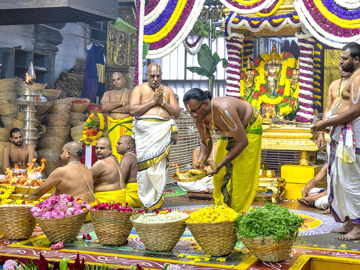 Devotional_20_20Pushpa_20Yagam_20Mahotsavam_20in_20Tirumala__20_283_29.jpg 3