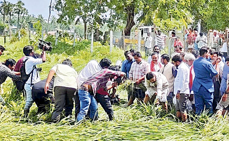 Farmers-Angry-On-Pawan-Kaly.jpg