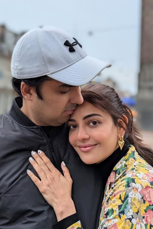 Actress_20Kajal_20Aggarwal_20celebrates_20five_20years_20of_20marriage_20with_20Gautam_20Kitchlu_20Photos_20_2810_29.jpg 16