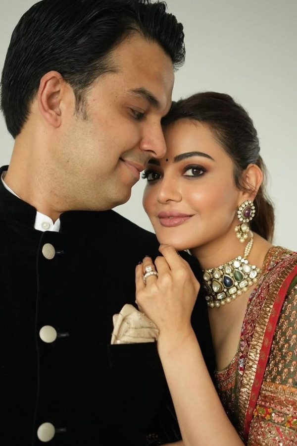 Actress_20Kajal_20Aggarwal_20celebrates_20five_20years_20of_20marriage_20with_20Gautam_20Kitchlu_20Photos_20_2811_29.jpg 17