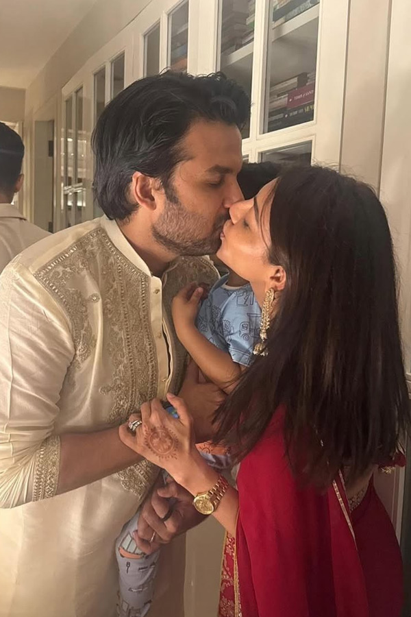 Actress_20Kajal_20Aggarwal_20celebrates_20five_20years_20of_20marriage_20with_20Gautam_20Kitchlu_20Photos_20_2816_29.jpg 22