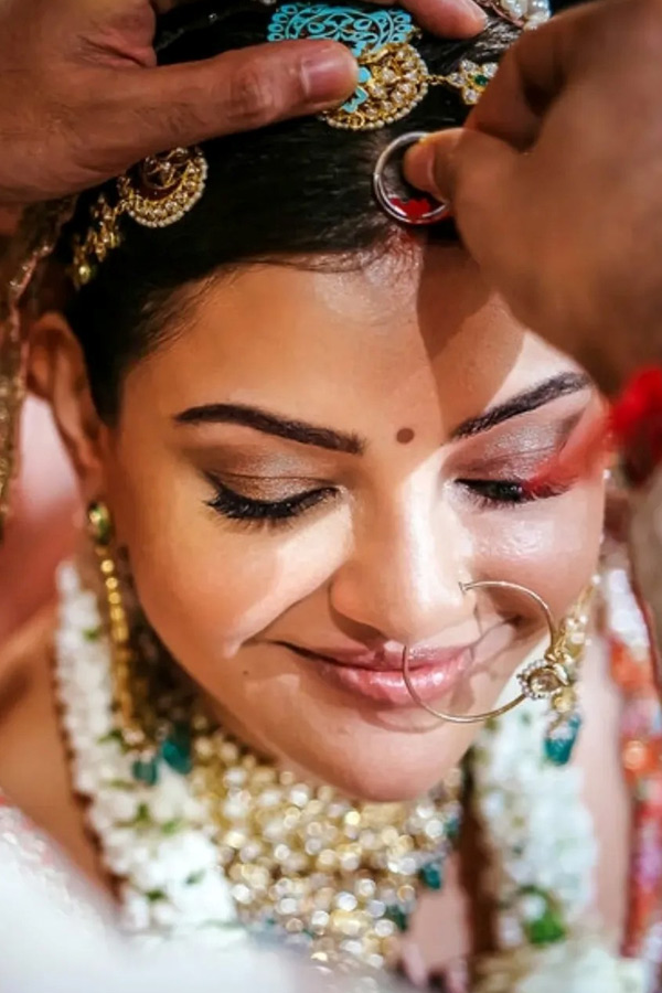 Actress_20Kajal_20Aggarwal_20celebrates_20five_20years_20of_20marriage_20with_20Gautam_20Kitchlu_20Photos_20_2832_29.jpg 33