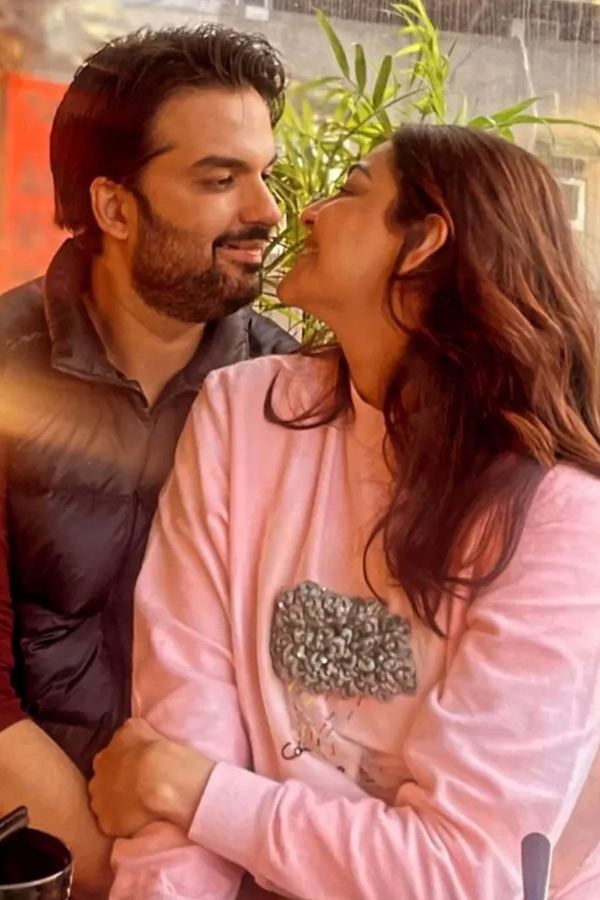 Actress_20Kajal_20Aggarwal_20celebrates_20five_20years_20of_20marriage_20with_20Gautam_20Kitchlu_20Photos_20_2835_29.jpg 36