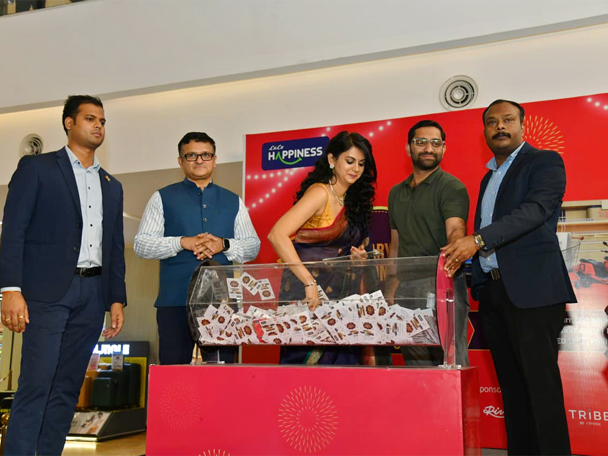 Actress_20Kamna_20Jethmalani_20At_20LuLu_20Mall_20Hyderabad__20_285_29.jpg 5