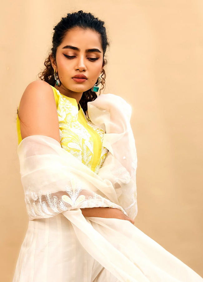 Anupama_20Parameswaran10.jpg 11