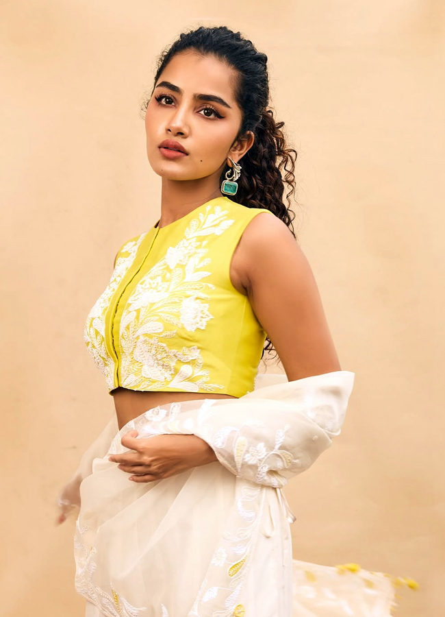 Anupama_20Parameswaran11.jpg 12