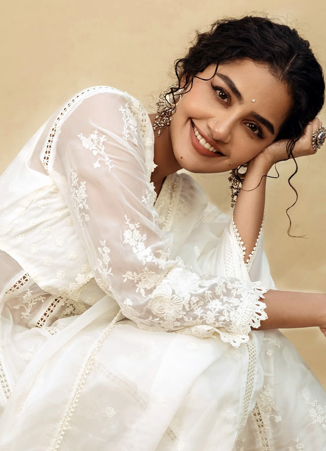Anupama_20Parameswaran3.jpg 4
