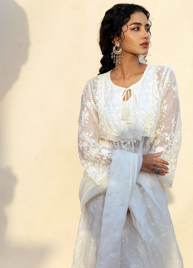 Anupama_20Parameswaran4.jpg 5