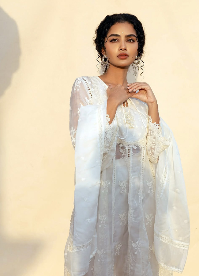 Anupama_20Parameswaran6.jpg 7