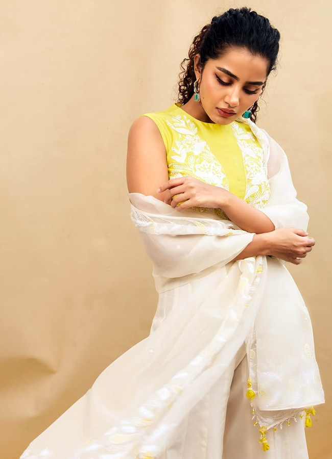 Anupama_20Parameswaran8.jpg 9