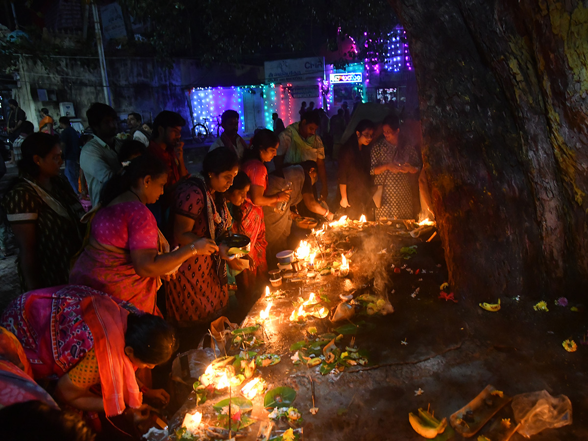 Karthika_20Pournami_202022_20Celebrations_20Pushkar_20Ghat_20Rajahmundry__20_2818_29.jpg 18