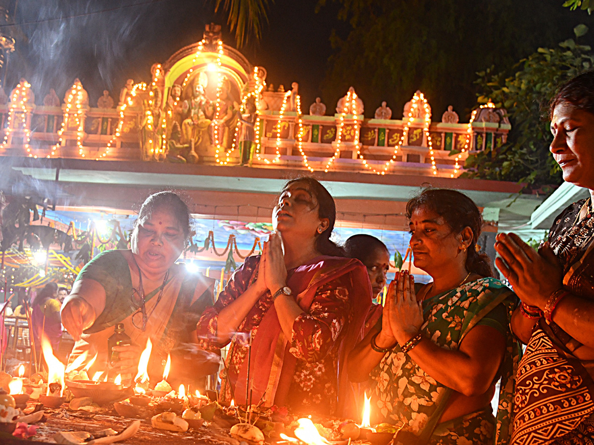 Karthika_20Pournami_20Temple_20Crowded_20with_20Devotees_20Photos__20_2817_29.jpg 17