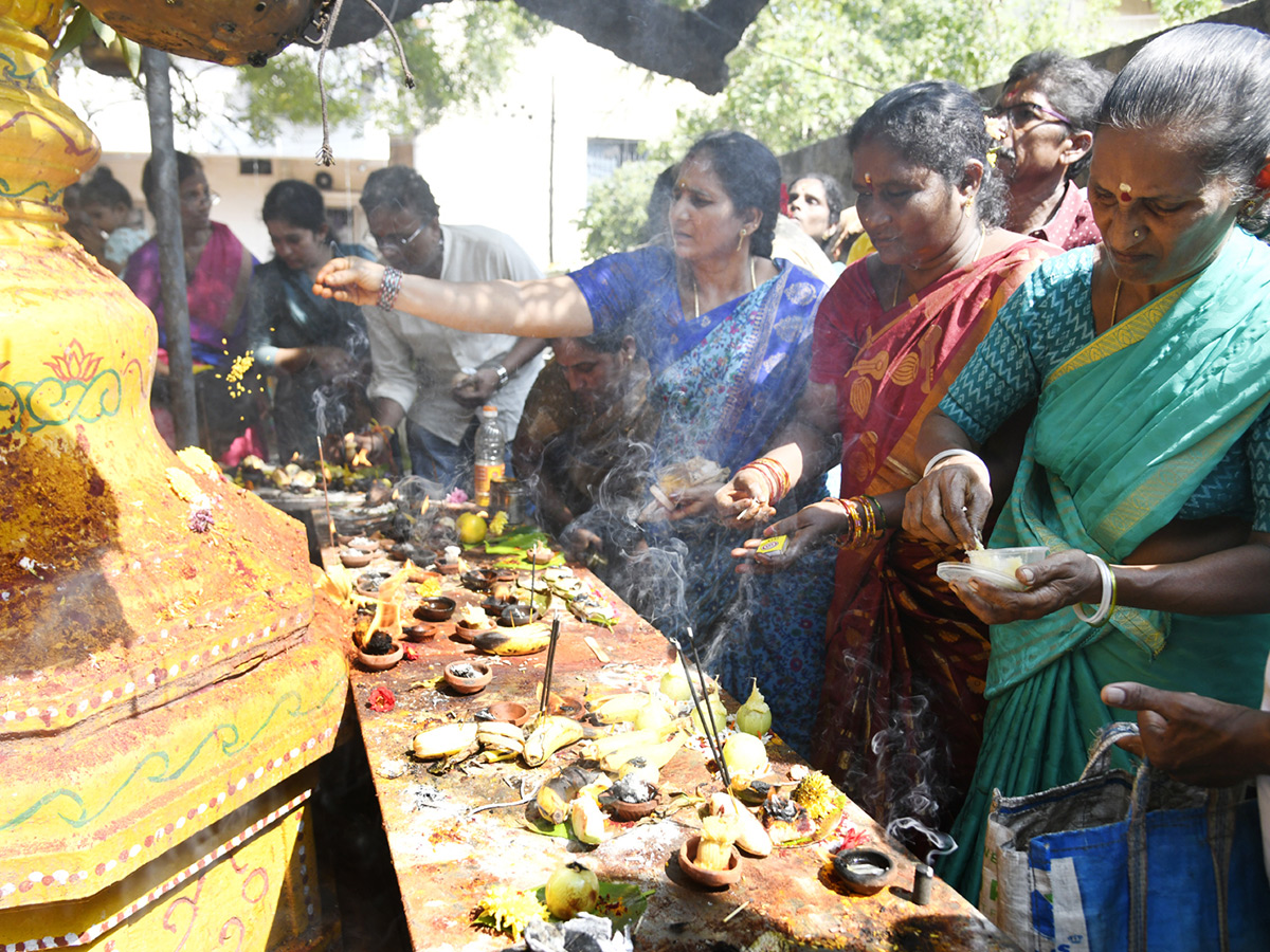 Karthika_20Pournami_20Temple_20Crowded_20with_20Devotees_20Photos__20_288_29.jpg 8