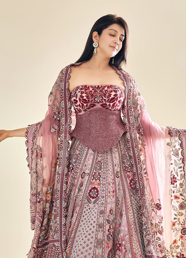 Pranitha11.jpg 12