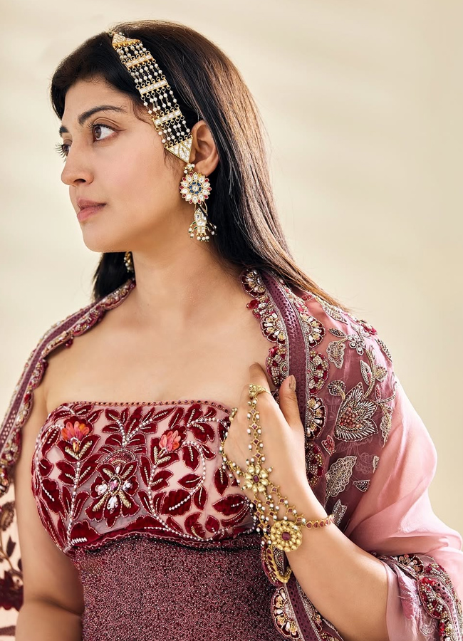Pranitha13.jpg 14