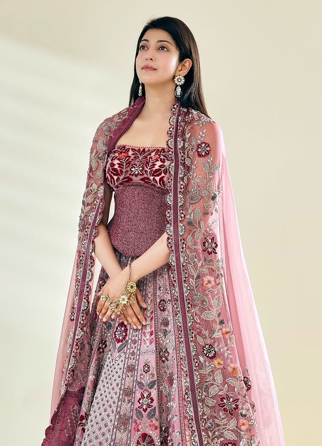 Pranitha15.jpg 16