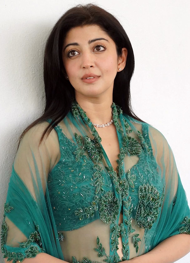Pranitha3.jpg 4
