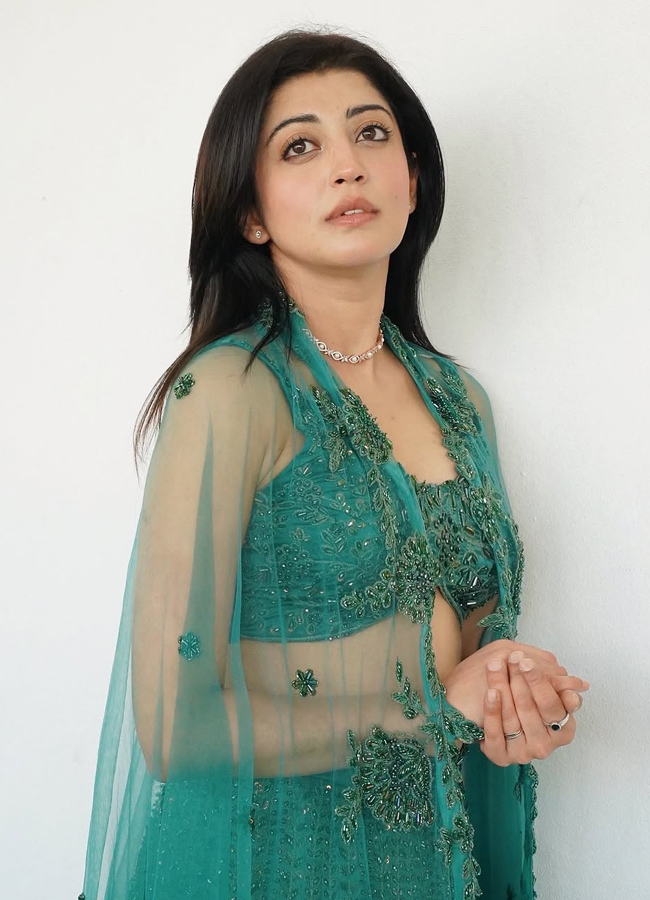 Pranitha5.jpg 6