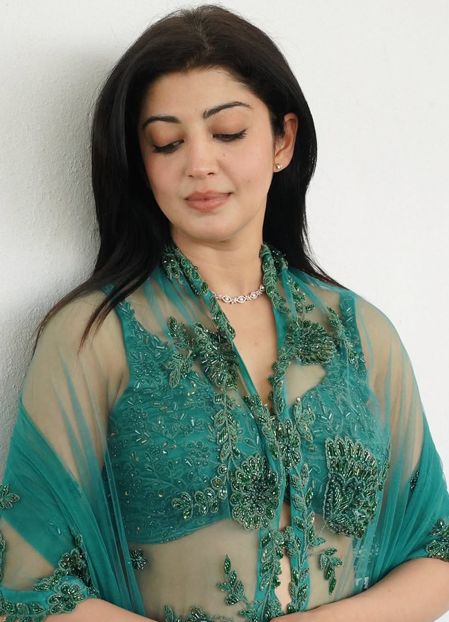 Pranitha6.jpg 7