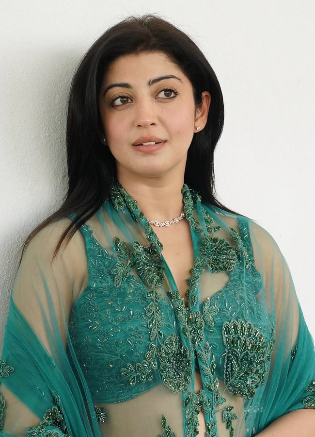 Pranitha9.jpg 10