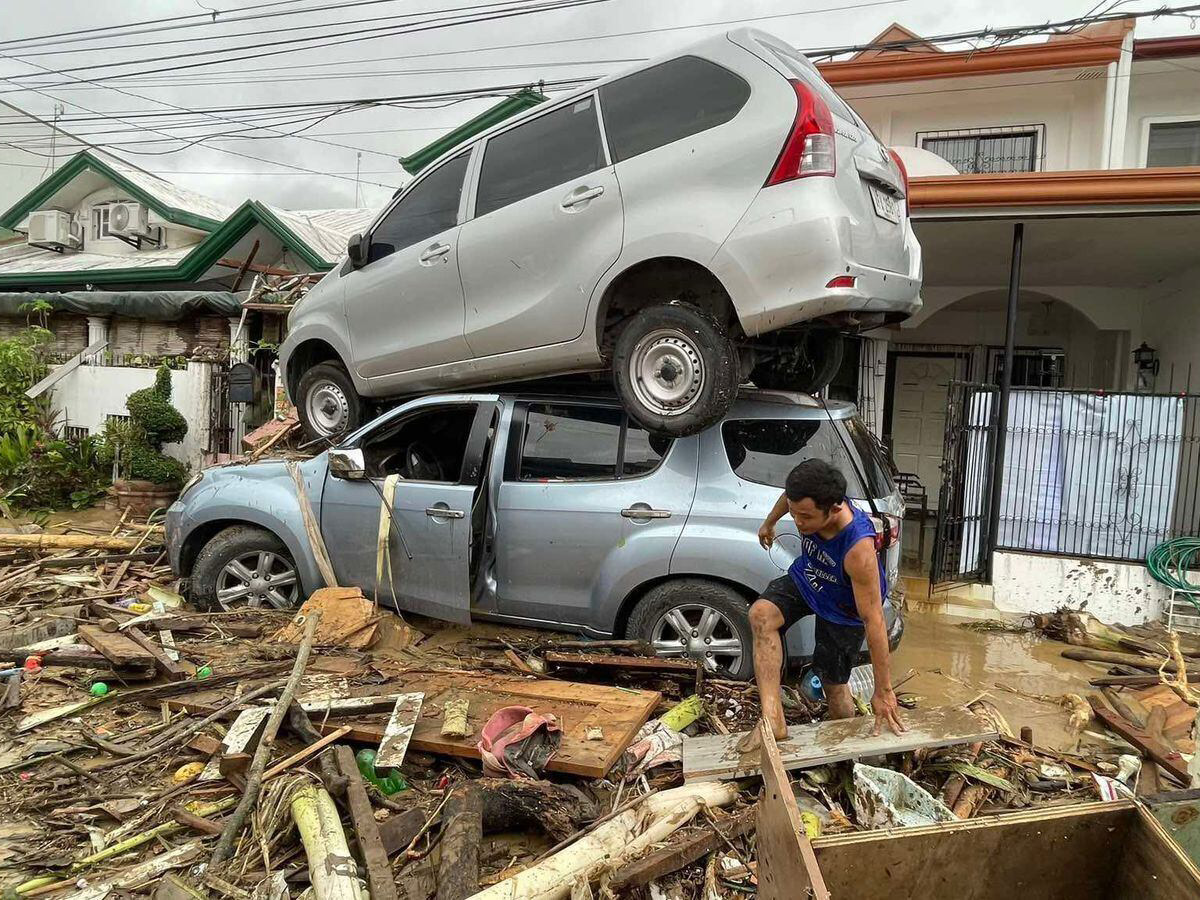 Typhoon_20Kalmaegi_20Affects_20Philippines_20Photos__20_286_29.jpg 6