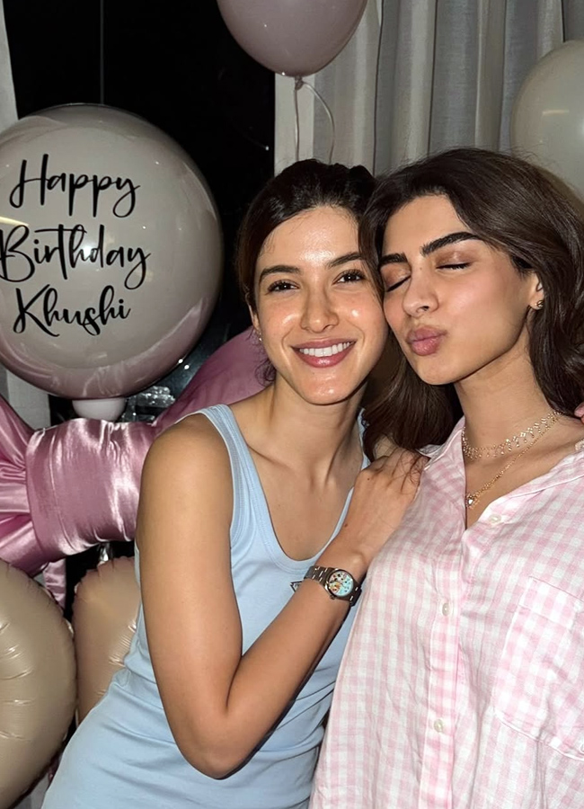 khushi_20kapoor_20birthday10.jpg 11