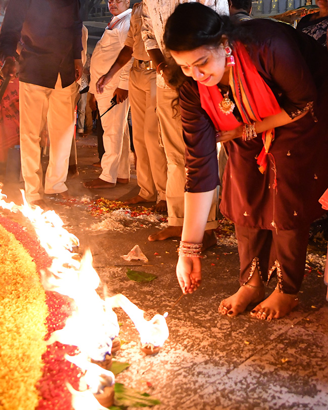 Devotional_20_20Koti_20Deepothsavam_20in_20Kanaka_20Durga_20Temple_20Vijayawada__20_2810_29.jpg 10