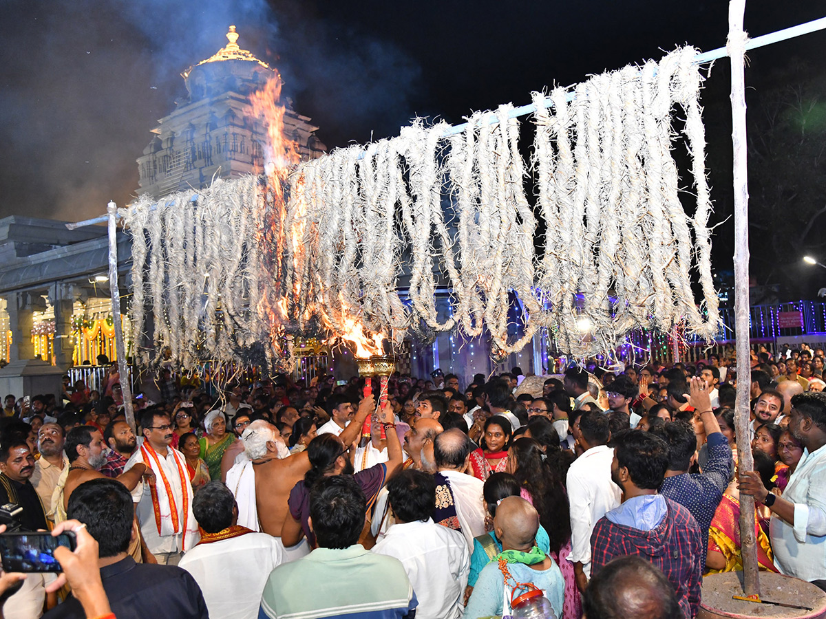 Devotional_20_20Koti_20Deepothsavam_20in_20Kanaka_20Durga_20Temple_20Vijayawada__20_2812_29.jpg 12