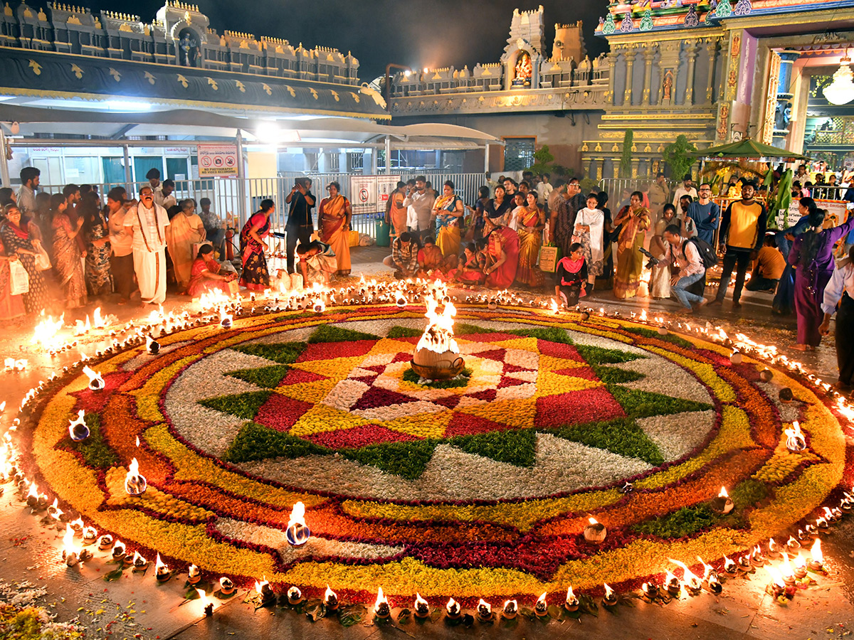 Devotional_20_20Koti_20Deepothsavam_20in_20Kanaka_20Durga_20Temple_20Vijayawada__20_2815_29.jpg 15