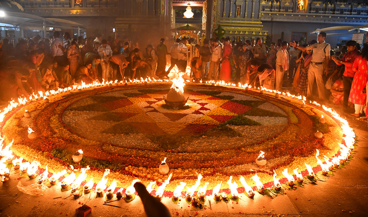 Devotional_20_20Koti_20Deepothsavam_20in_20Kanaka_20Durga_20Temple_20Vijayawada__20_282_29.jpg 2