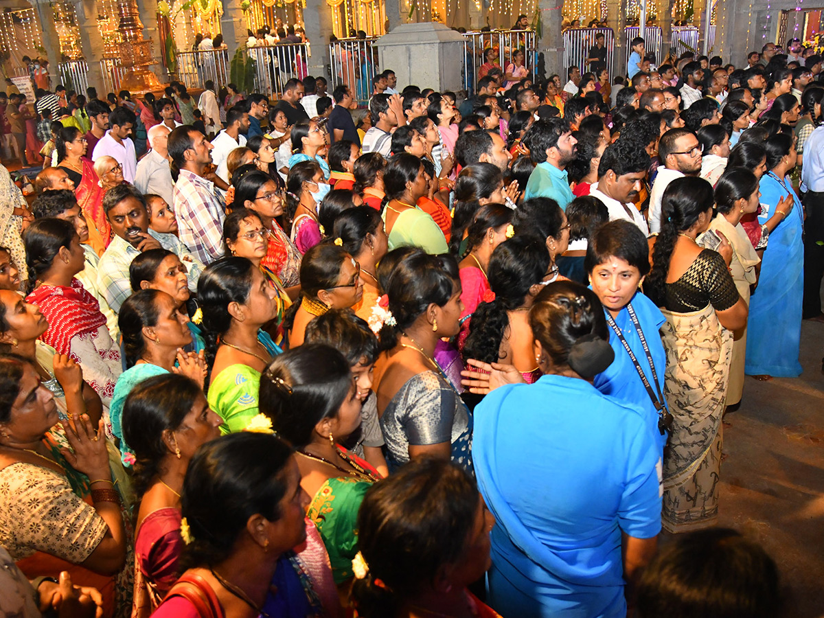 Devotional_20_20Koti_20Deepothsavam_20in_20Kanaka_20Durga_20Temple_20Vijayawada__20_288_29.jpg 8
