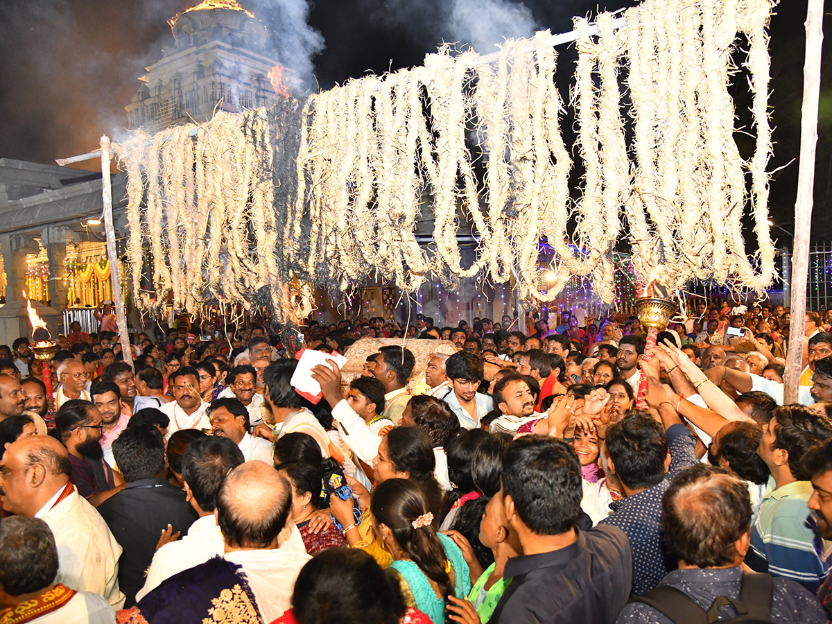 Devotional_20_20Koti_20Deepothsavam_20in_20Kanaka_20Durga_20Temple_20Vijayawada__20_289_29.jpg 9
