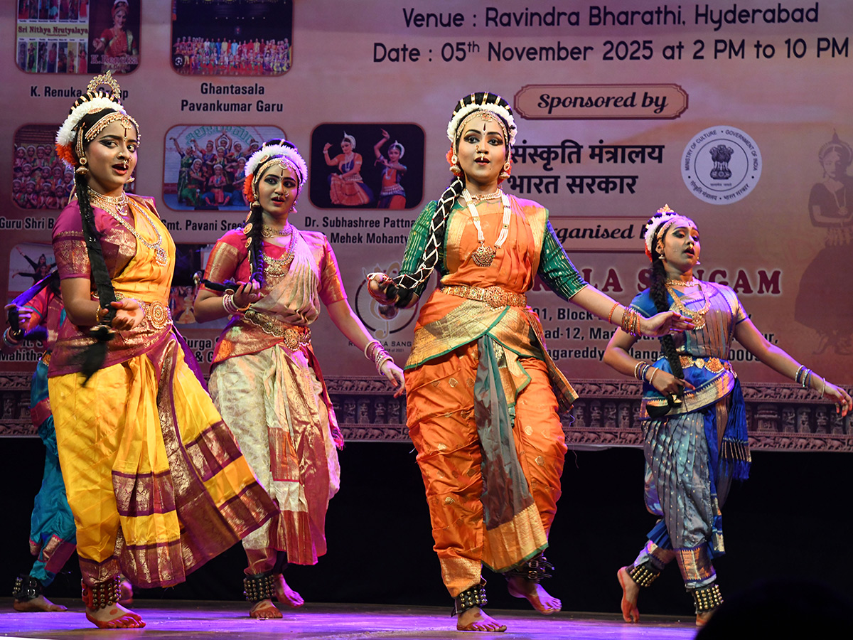 Kuchipudi_20Ravindra_20Bharathi_20Hyderabad__20_2810_29.jpg 12