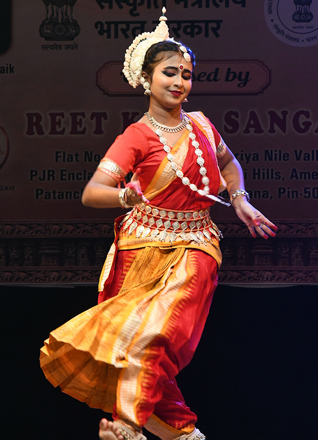 Kuchipudi_20Ravindra_20Bharathi_20Hyderabad__20_2813_29.jpg 15