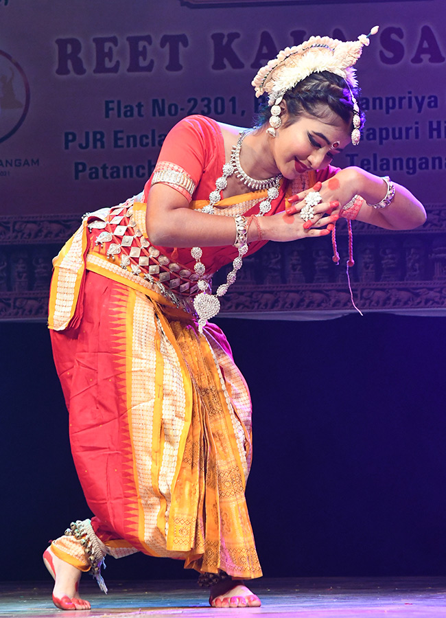 Kuchipudi_20Ravindra_20Bharathi_20Hyderabad__20_2815_29.jpg 17