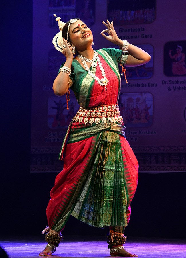 Kuchipudi_20Ravindra_20Bharathi_20Hyderabad__20_2816_29.jpg 18